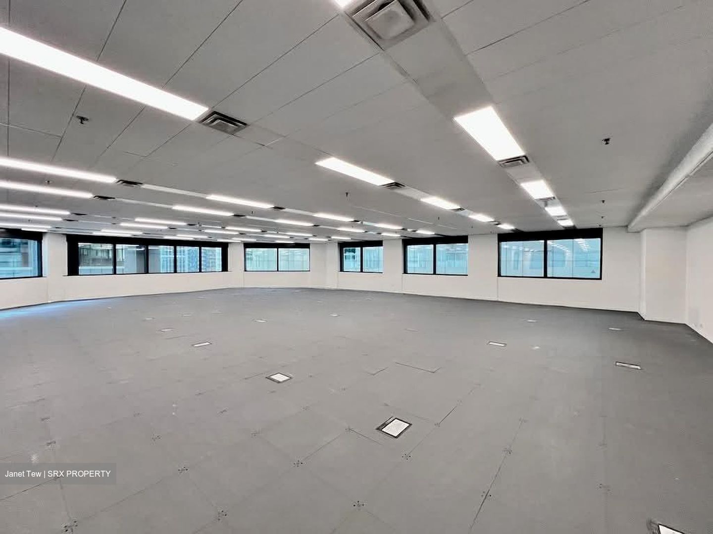 Robinson 77 (D1), Office #555456371